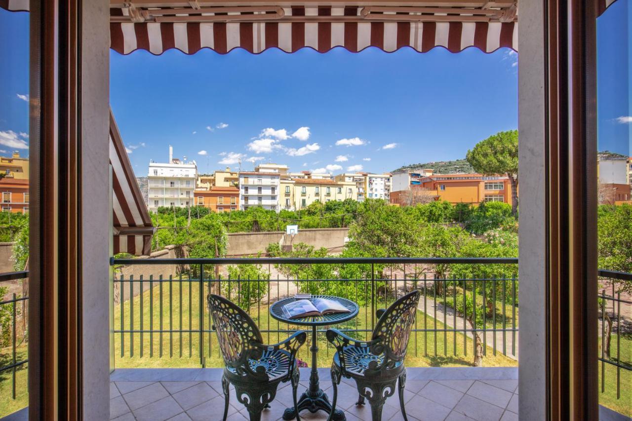 Domus Vittoria - The Luxury Quintessence Lägenhet Sorrento Exteriör bild
