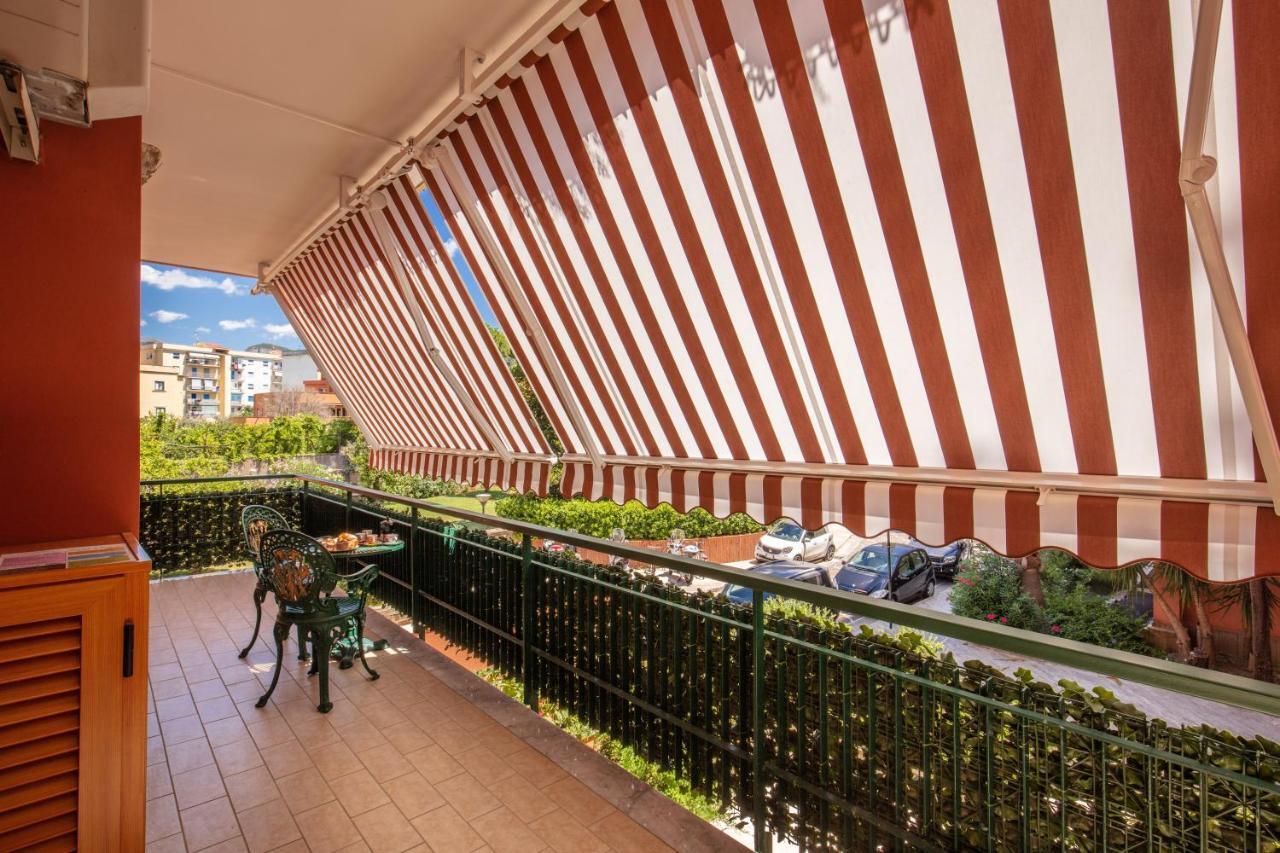 Domus Vittoria - The Luxury Quintessence Lägenhet Sorrento Exteriör bild
