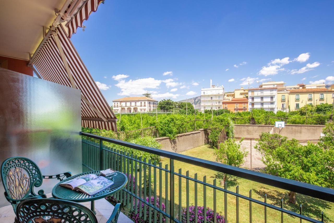 Domus Vittoria - The Luxury Quintessence Lägenhet Sorrento Exteriör bild